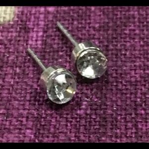 New 4mm Silver Rhinestone Stud Earrings